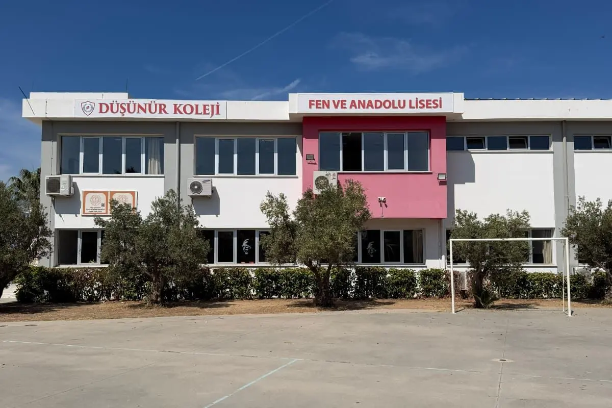 Özel Düşünür Koleji / Anadolu - Fen Lisesi dış görünüm
