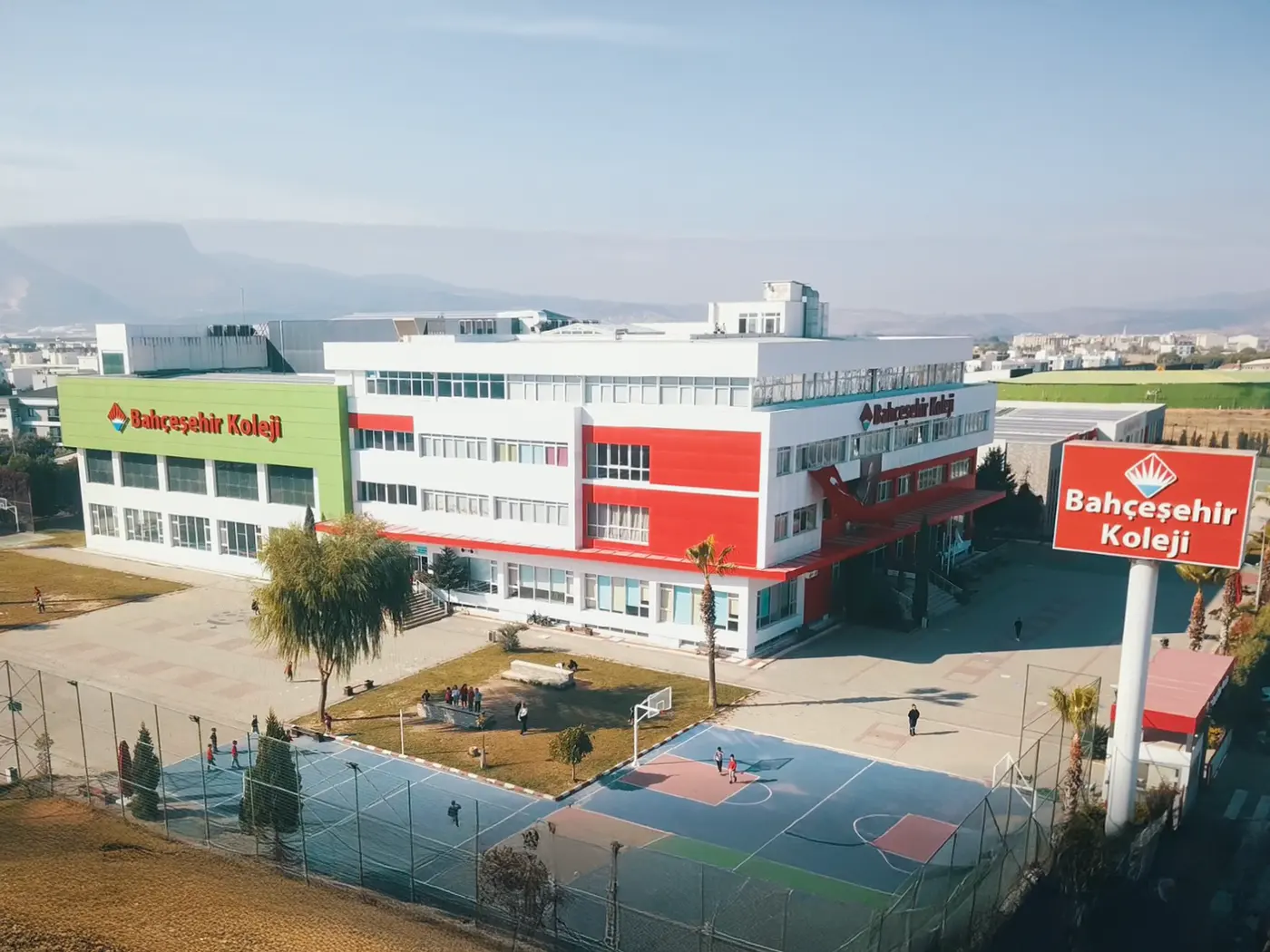 Manisa Bahçeşehir Yunusemre Kampüsü dış görünüm