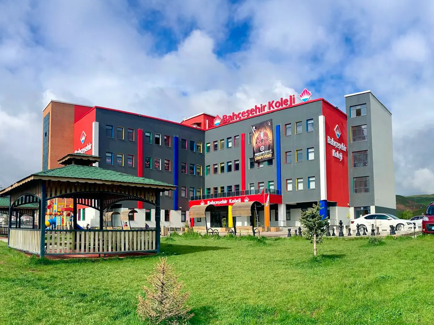 BAHÇEŞEHİR KOLEJİ MUŞ 1071 Anadolu Lisesi dış görünüm