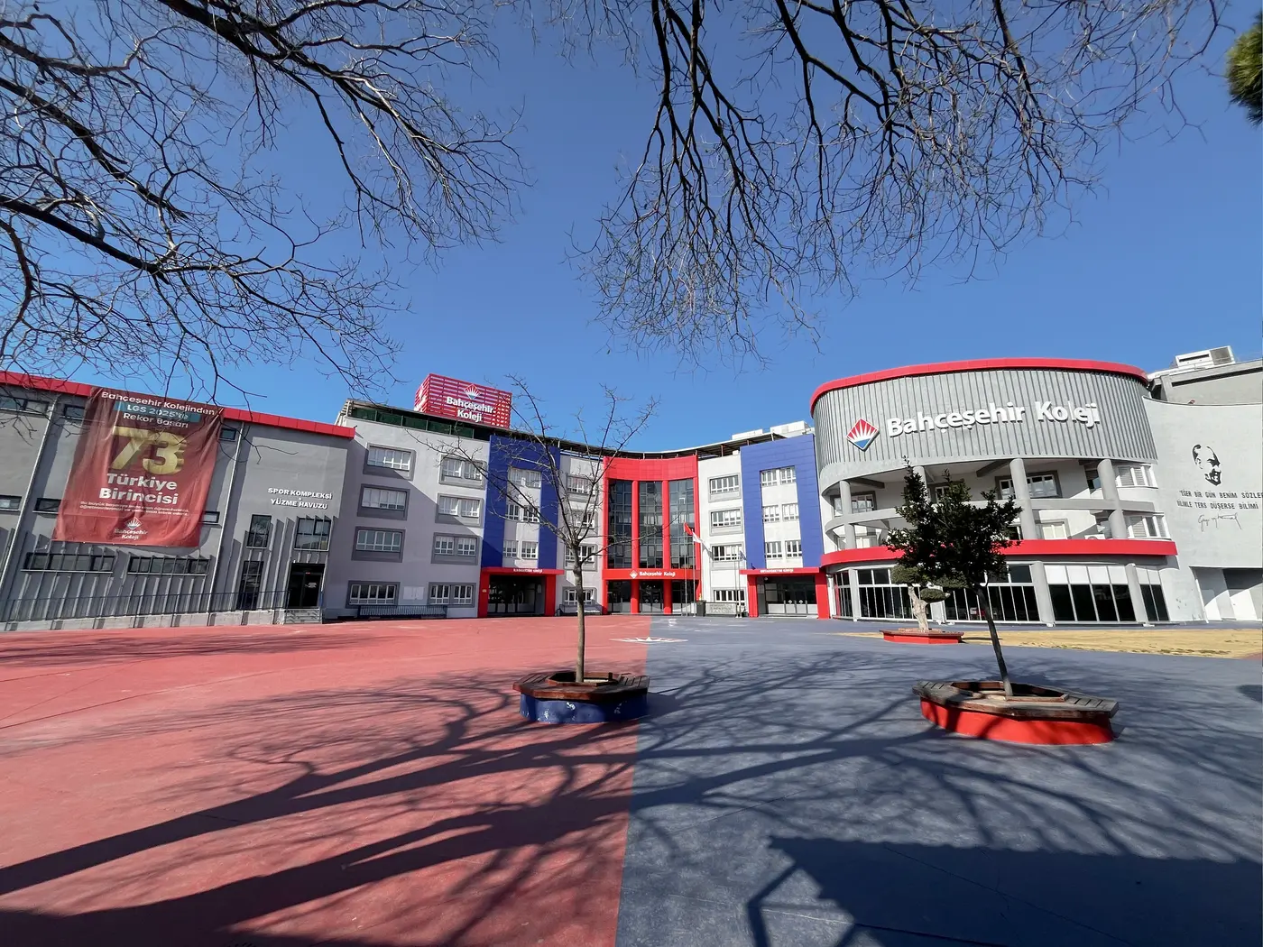 Bahçeşehir Koleji Akhisar Ortaokulu dış görünüm