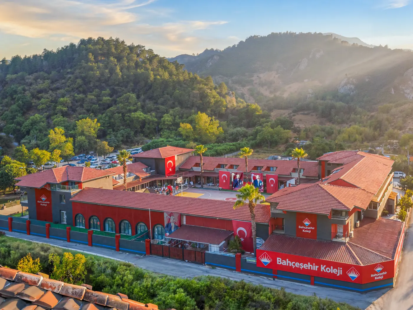 Özel Marmaris Bahçeşehir Koleji Ortaokulu dış görünüm