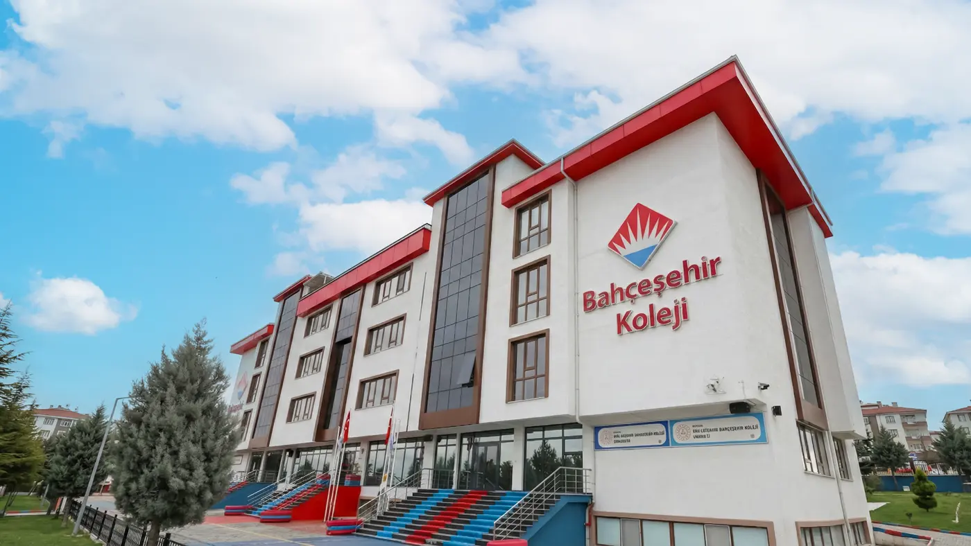Özel Kütahya Bahçeşehir Koleji Ortaokulu dış görünüm