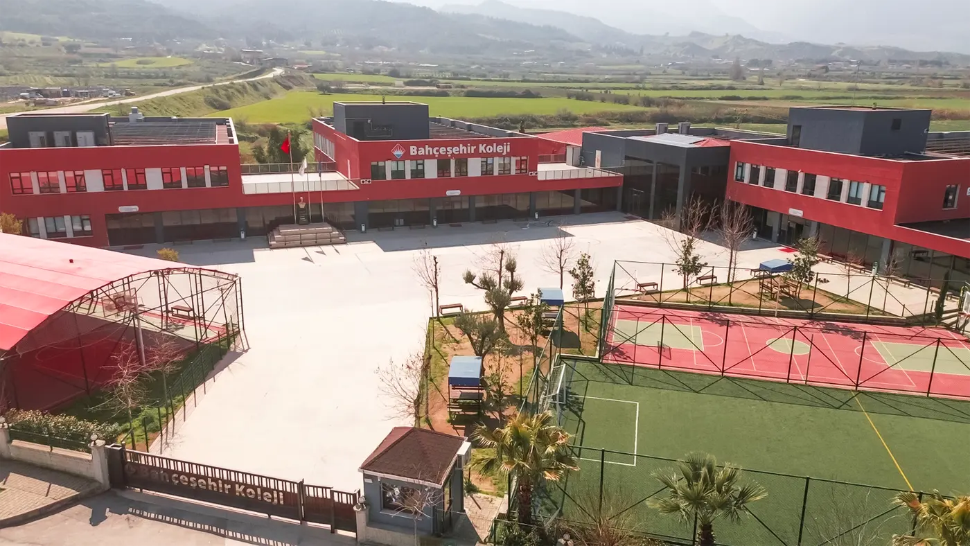 Özel Bahçeşehir Koleji Salihli Anadolu Lisesi dış görünüm
